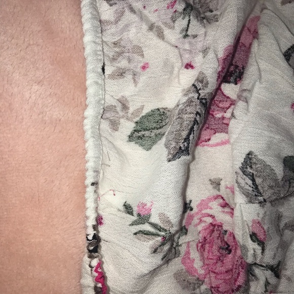 Off shoulder blouse 🌸 - Picture 9 of 10